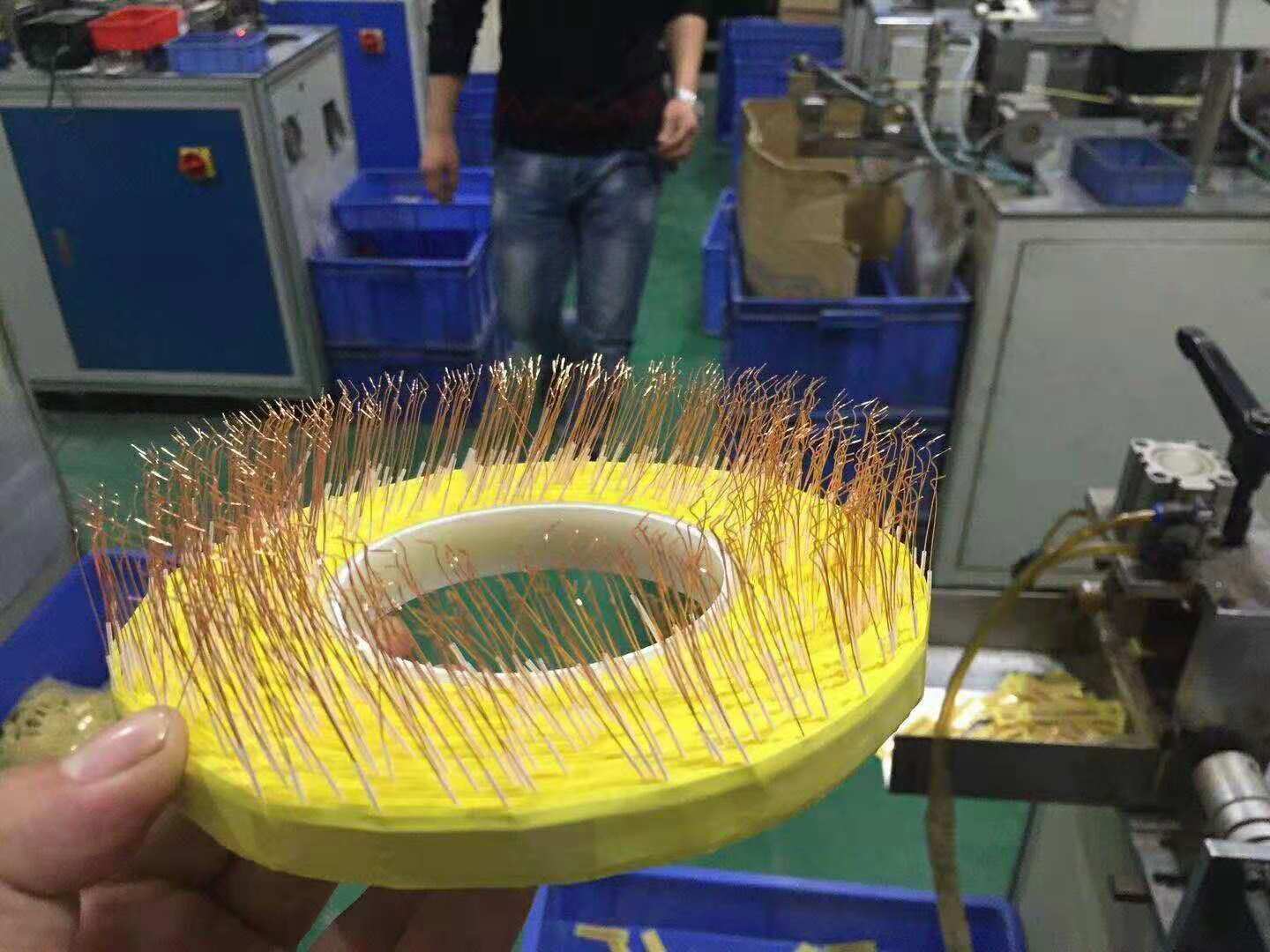 代理銅箔背膠、銅箔焊引線、銅箔穿套管、銅箔貼焊點、銅箔焊線、銅箔裁切等代加工工序